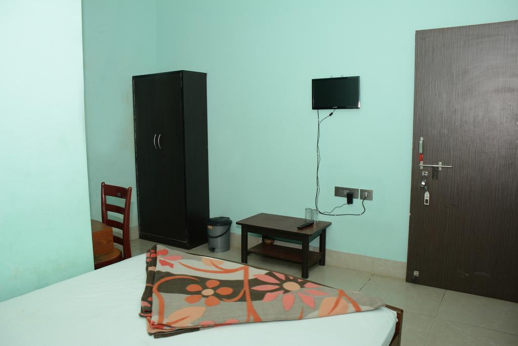 Hotel Nirmal Inn Bhubaneswar Pokój zdjęcie
